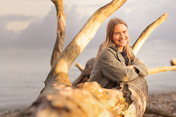 Venla Jyrkinen valittiin Vuoden eläinlääkäriksi 2025. ”Se oli häkellyttävä tunnustus. Tuntuu hienolta, että ihan tavallinen peruseläinlääkärintyökin saa osakseen arvostusta.”