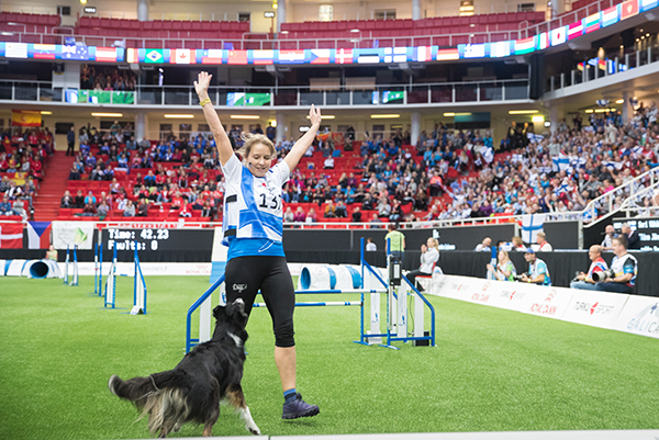 Janita Leinonen ja Against All Odds Czech Fan menestyivät suomalaisista parhaiten Turussa viime vuonna järjestetyissä agilityn MM-kisoissa saavuttaen nollaradat niin yksilö- kuin joukkuekisassa.