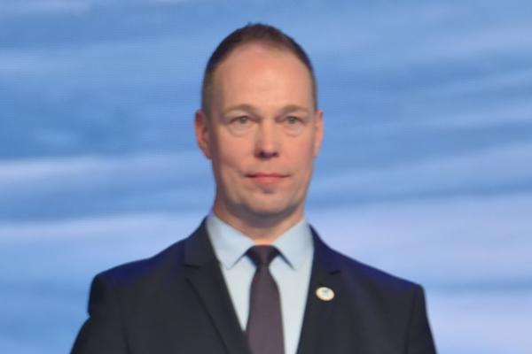Kimmo Mustonen sai 15 ääntä enemmän kuin nykyinen puheenjohtaja ja tuli näin valituksi Kennelliiton hallituksen puheenjohtajaksi. 