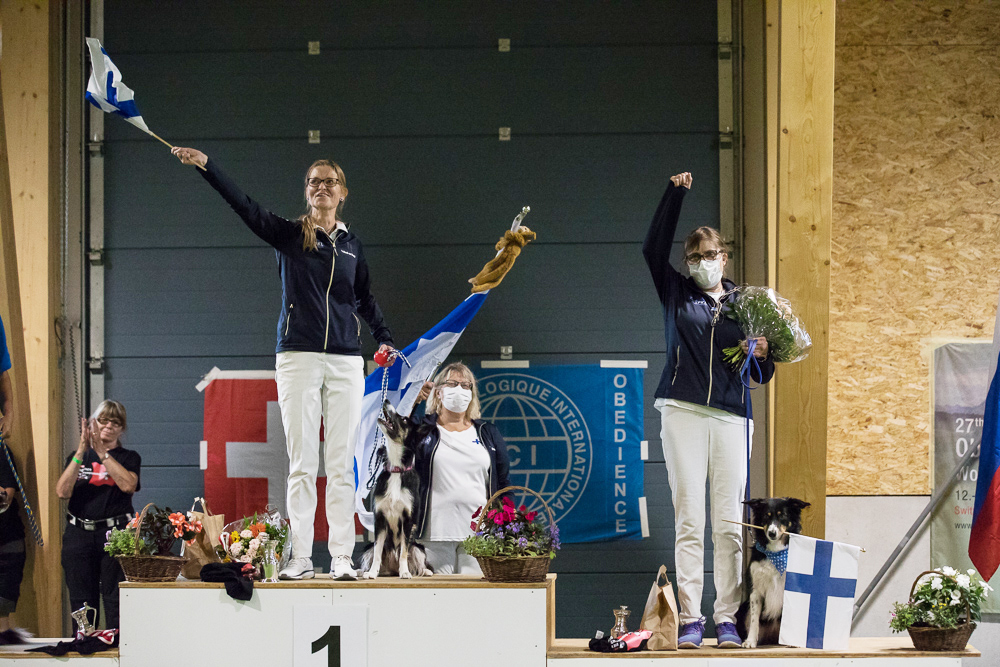 Maarit Hellmanin toive Facebook-päivityksessään yllätyskarsinnan jälkeen toteutui. Pikkukoira, Unlimited Star Gwen, jaksoi vielä yhden päivän, ja pari taituroi kultamitalin Suomeen. Suomalaismenestystä lisäsi Oili Huotarin ja Tending Breezyn pronssimitali.
